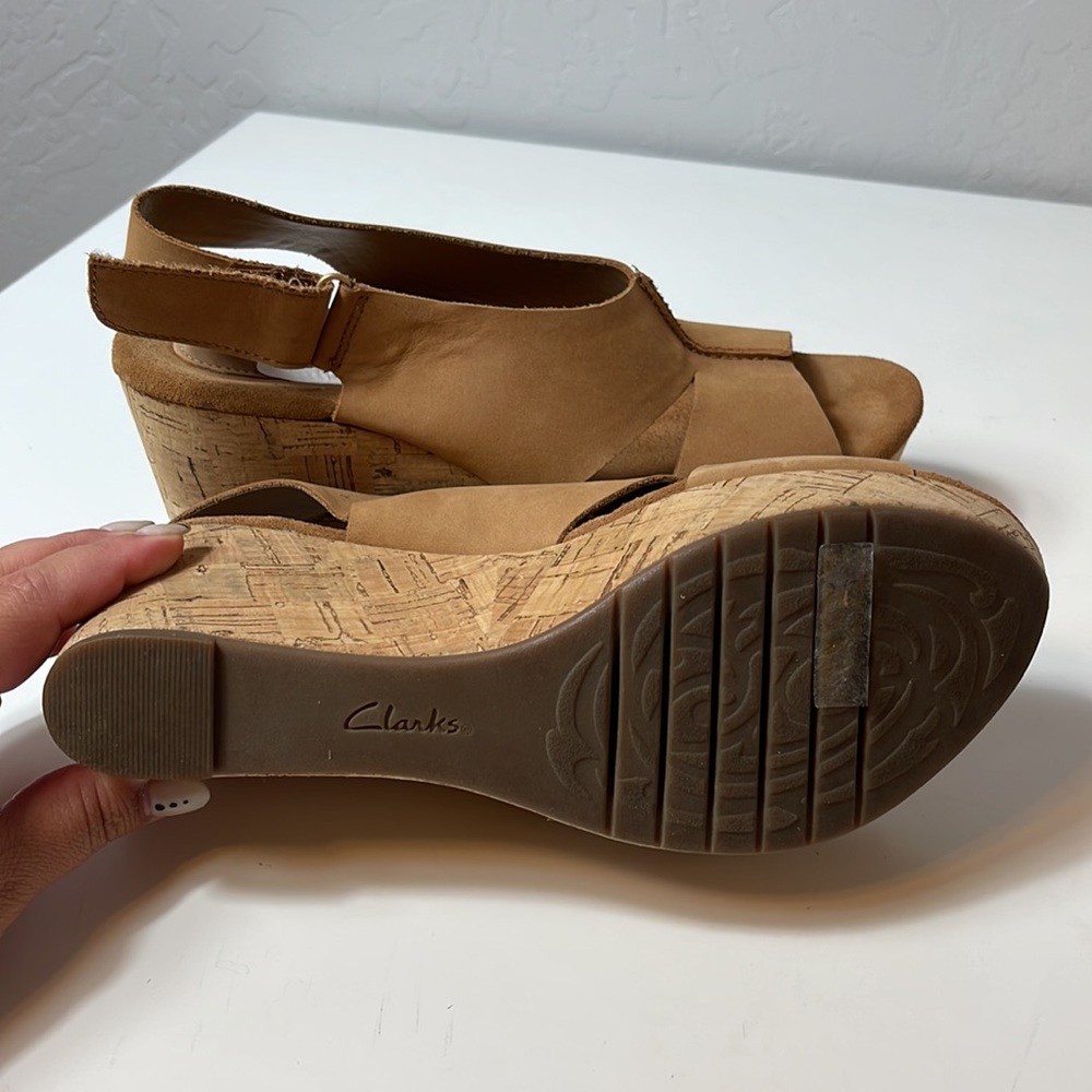 Clarks Tan Cork Wedge Sandals Size 9 - Picture 6 of 7